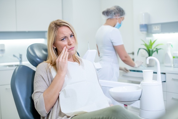 How A Dentist Can Treat A Broken Tooth